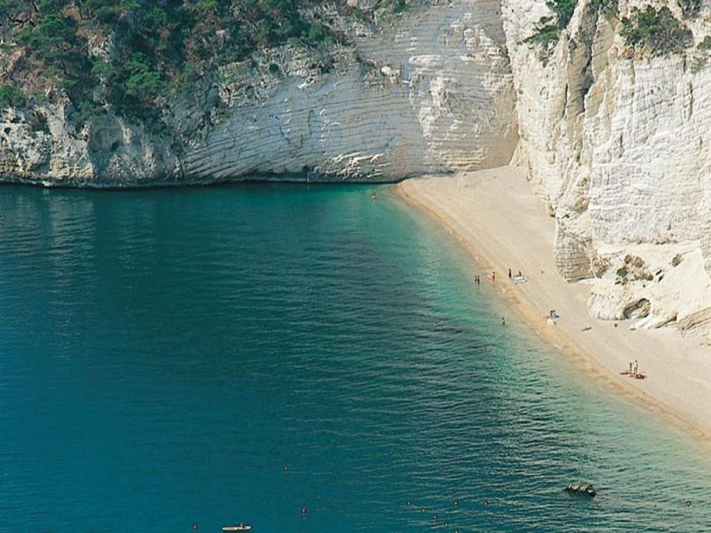 Hotel Alba Del Gargano Mattinata Bagian luar foto